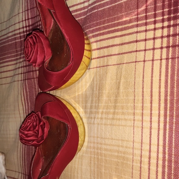 Bakers Red High Heels 👠😍 with Rose Accent Size 8 - Picture 10 of 16